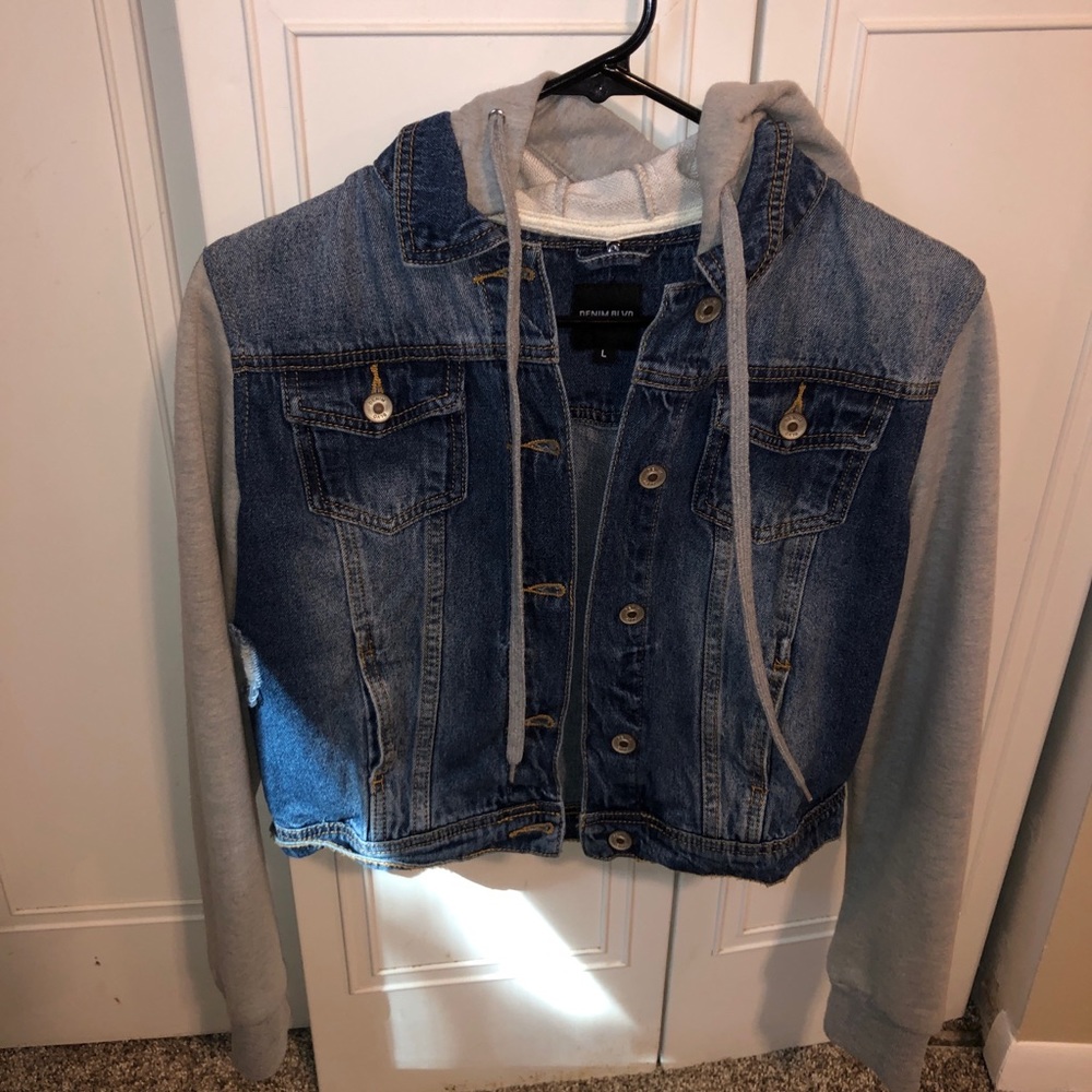 Cropped Jean jacket with sweatshirt sleeves